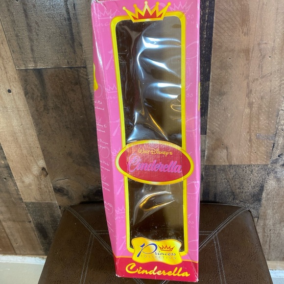 Disney Princess Cinderella Porcelain 16" vintage doll Limited Edition 1998 - Picture 8 of 14